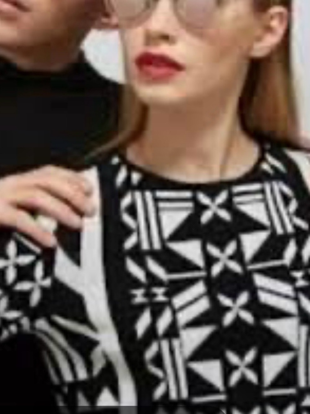 🔥 H&M Bold Geometric Tribal Knit Crewneck Sweater - Size Medium - EUC!